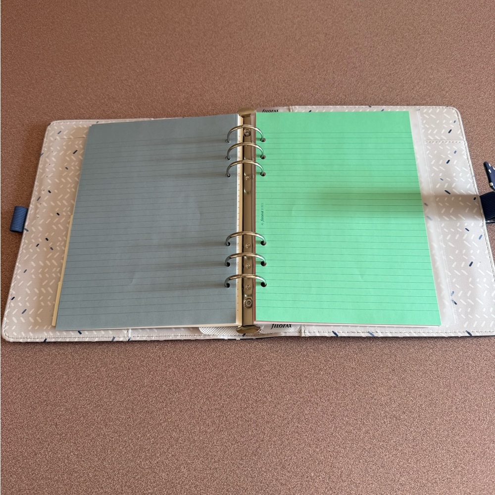 filoFAX Indigo A5 Planner with Polka Dots - Picture 11 of 14